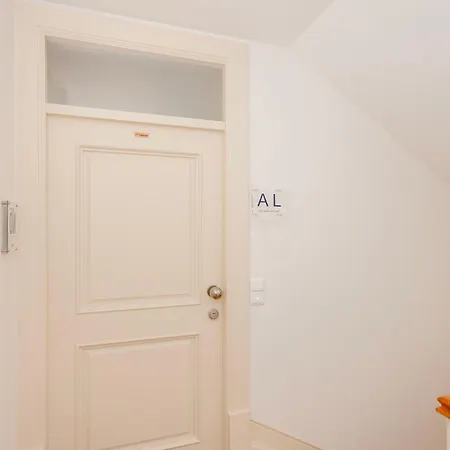 Liiiving In Apartman