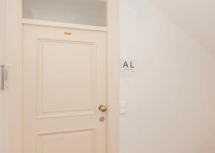 Liiiving In Apartman