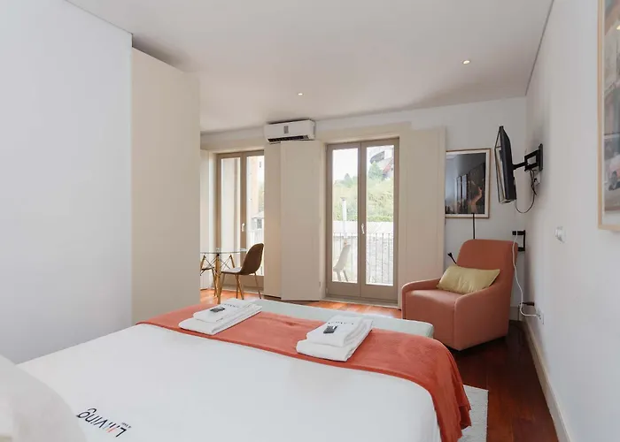 Liiiving In Apartment Porto